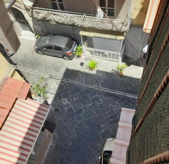 پانسیون Camera Rarisa Napoli Centro
