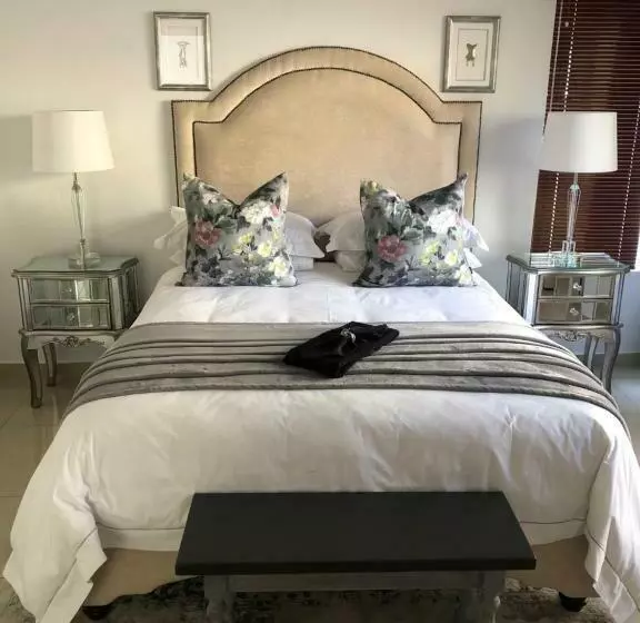 ペンション Fleur De Lis Guesthouse