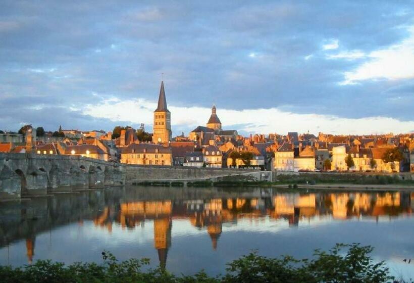 مبيت وإفطار Maison De La Loire