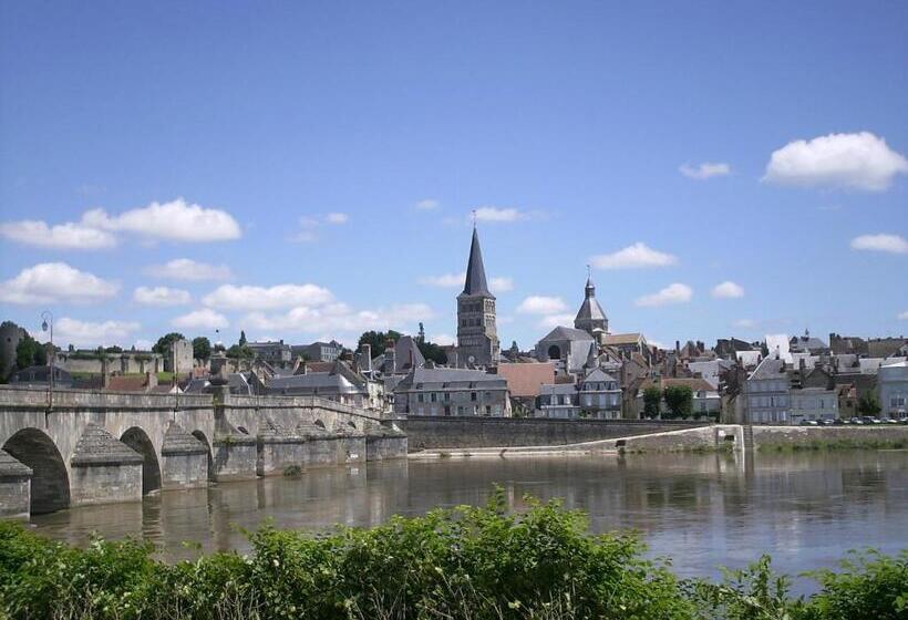 مبيت وإفطار Maison De La Loire