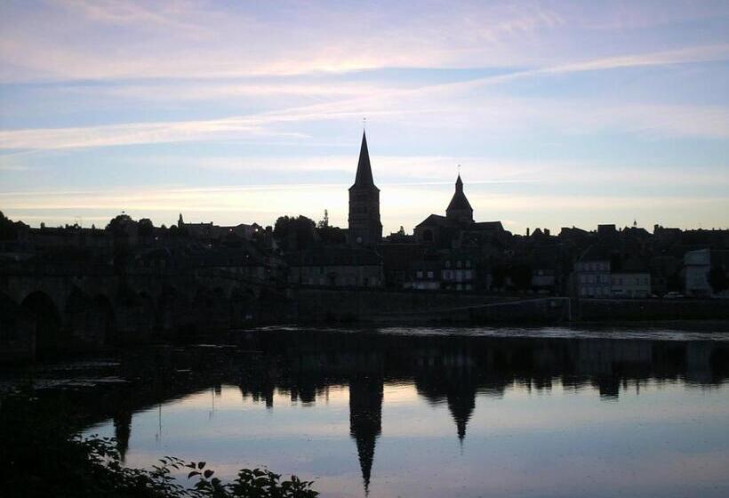 مبيت وإفطار Maison De La Loire