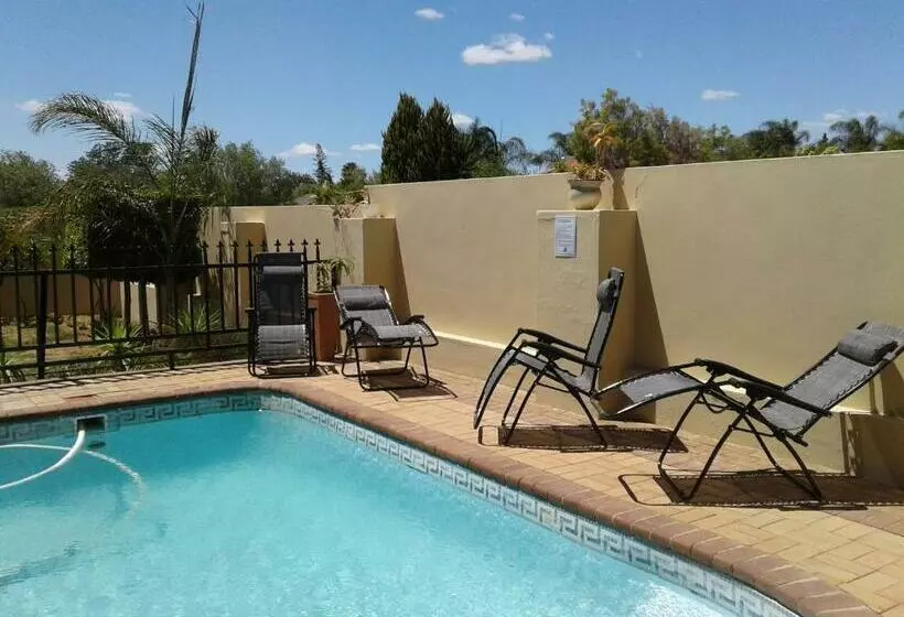 پانسیون Come Home In Oudtshoorn Self Catering Units
