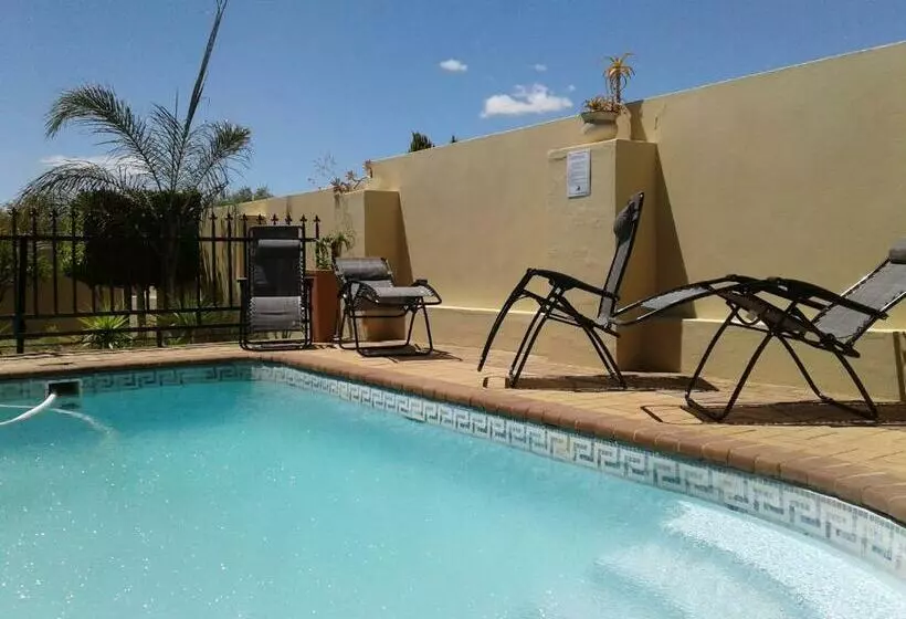 پانسیون Come Home In Oudtshoorn Self Catering Units