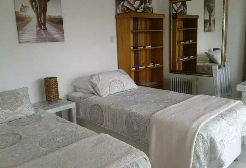 پانسیون Come Home In Oudtshoorn Self Catering Units