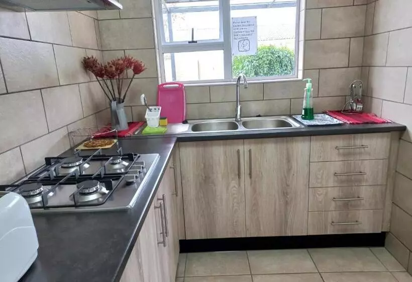 پانسیون Come Home In Oudtshoorn Self Catering Units