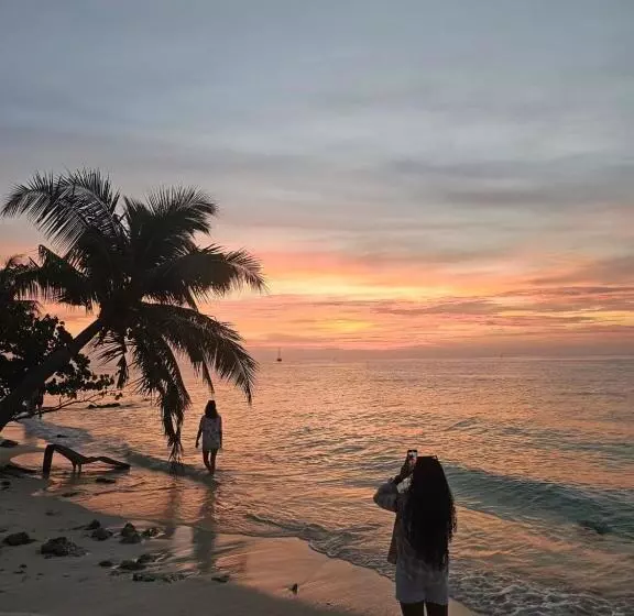 پانسیون Nirili Villa