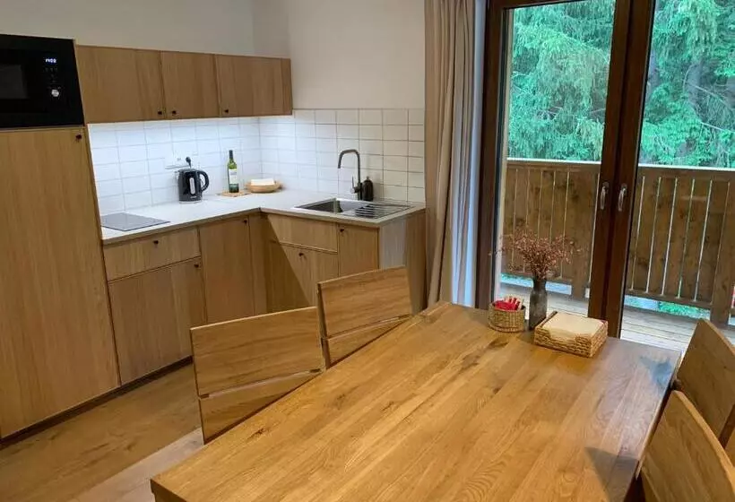 Yasna Apartments
