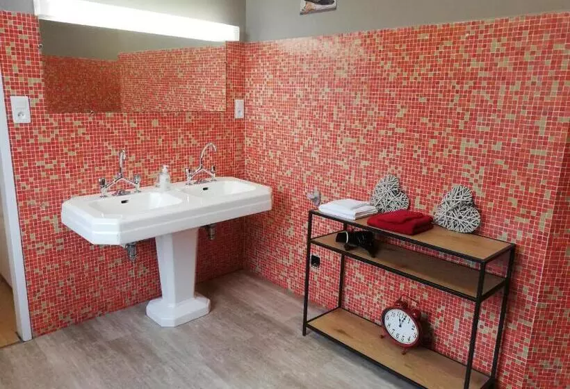 ベッドアンドブレックファースト Chez Marlyse Chambres Et Table D Hôtes
