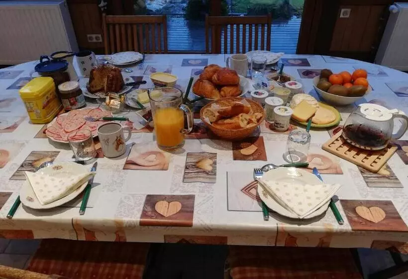 ベッドアンドブレックファースト Chez Marlyse Chambres Et Table D Hôtes