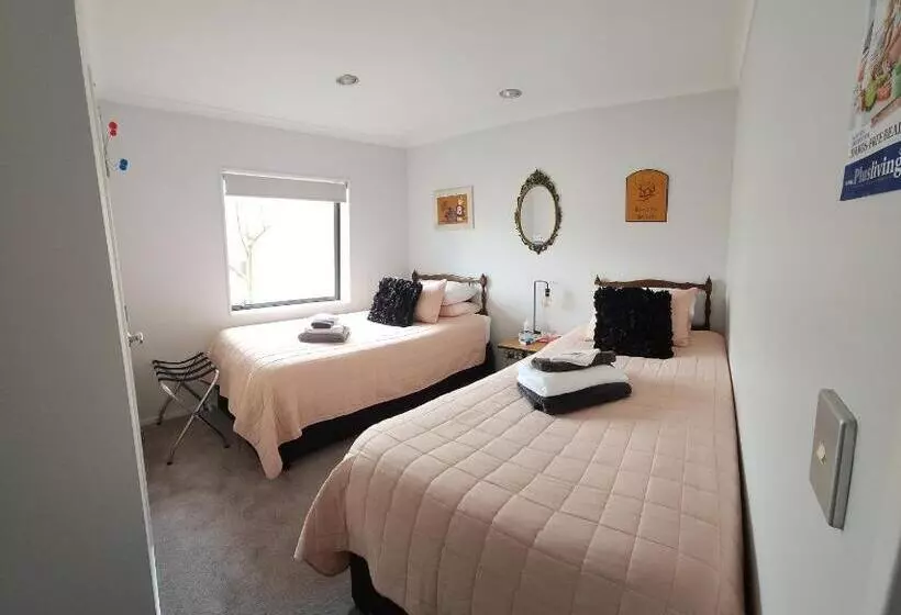 ベッドアンドブレックファースト Penrodbnb Shared Home