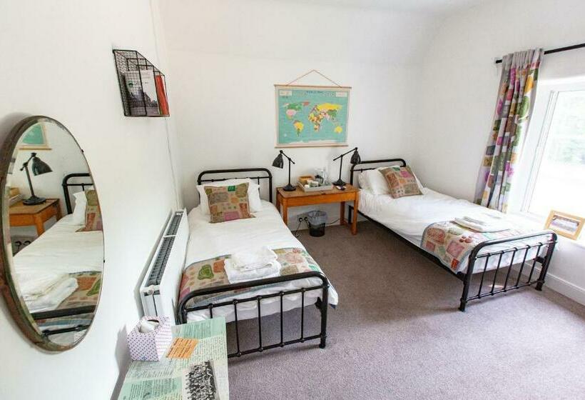 پانسیون Old School Wolverton