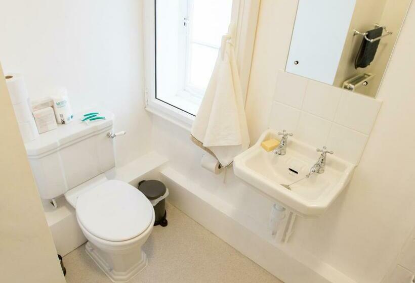 پانسیون Old School Wolverton