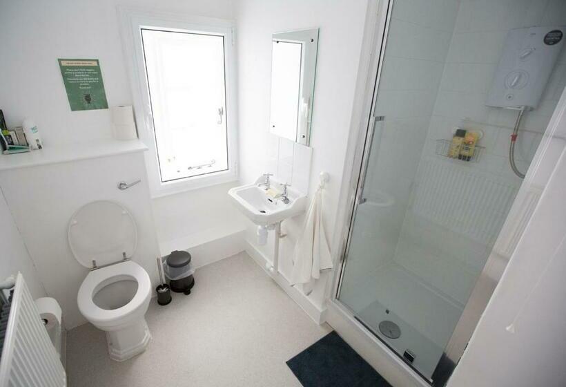 پانسیون Old School Wolverton