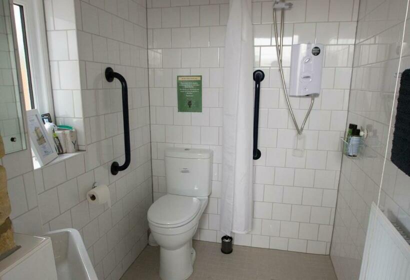 پانسیون Old School Wolverton