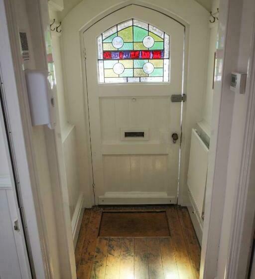 پانسیون Old School Wolverton