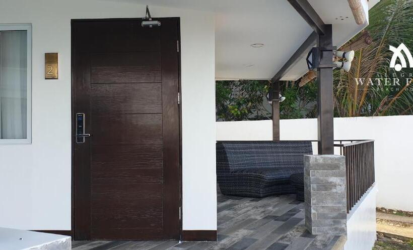 אתר נופש Alegria Water Front Beach House