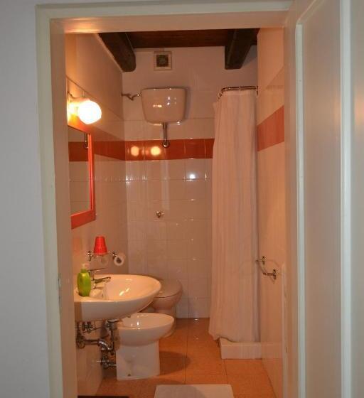 تختخواب و صبحانه Affitta Camere Il Pettirosso