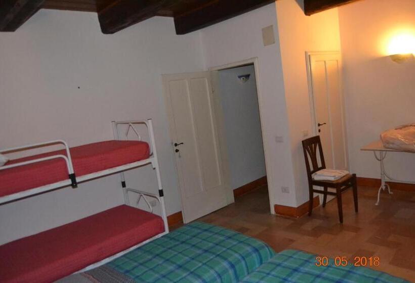 تختخواب و صبحانه Affitta Camere Il Pettirosso