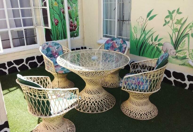 تختخواب و صبحانه Campafela Guest House