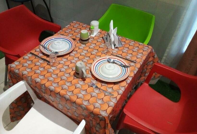 تختخواب و صبحانه Campafela Guest House