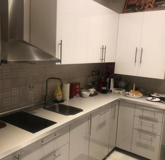 تختخواب و صبحانه The First