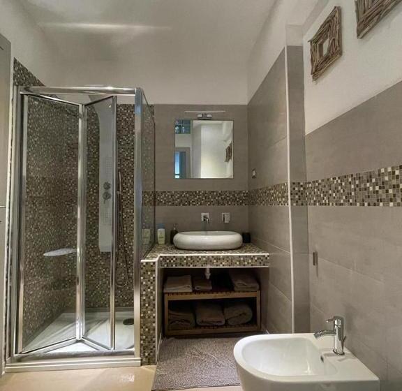 تختخواب و صبحانه The First