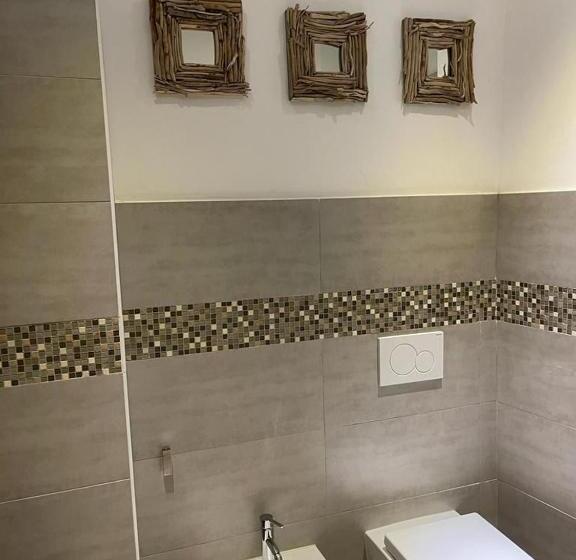 تختخواب و صبحانه The First