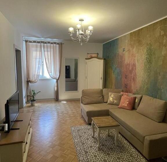 تختخواب و صبحانه The First