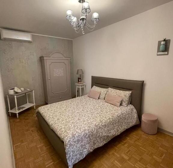 تختخواب و صبحانه The First