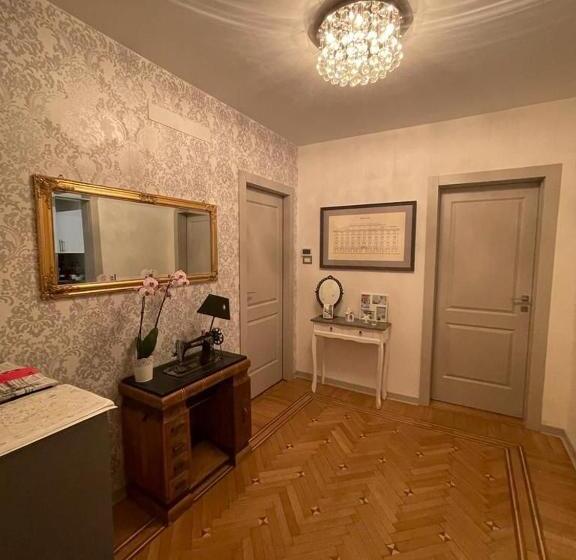 تختخواب و صبحانه The First