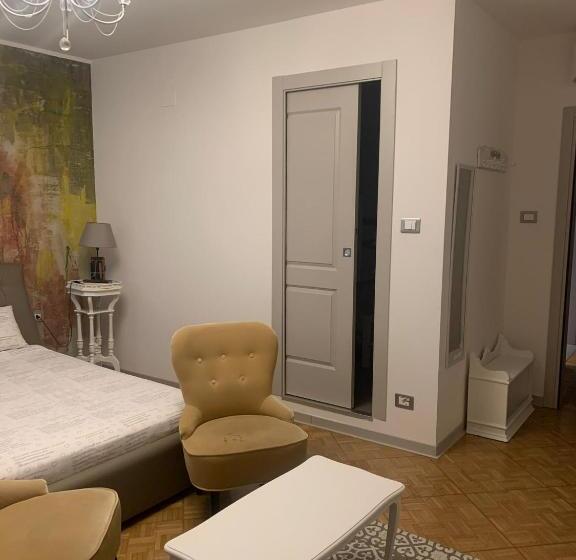 تختخواب و صبحانه The First