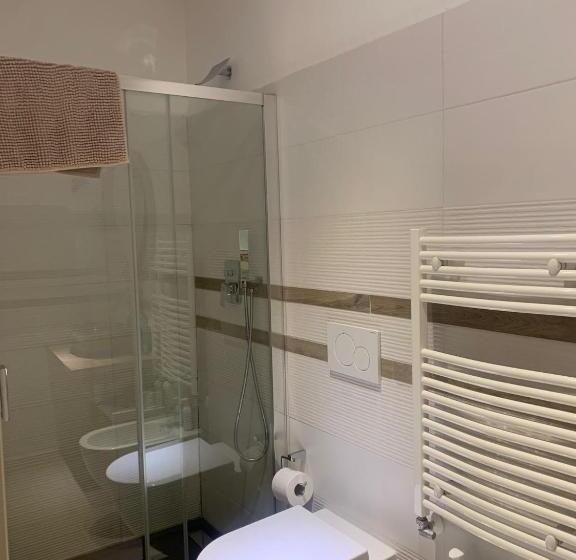 تختخواب و صبحانه The First