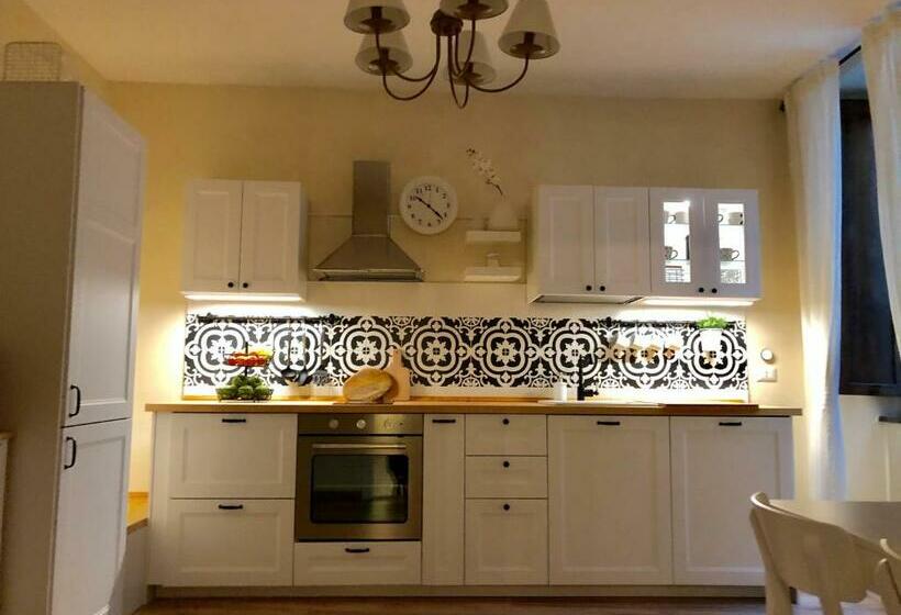 پانسیون Alessia House