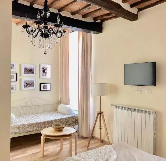 پانسیون Alessia House