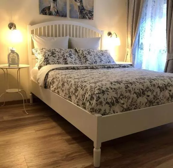 پانسیون Alessia House