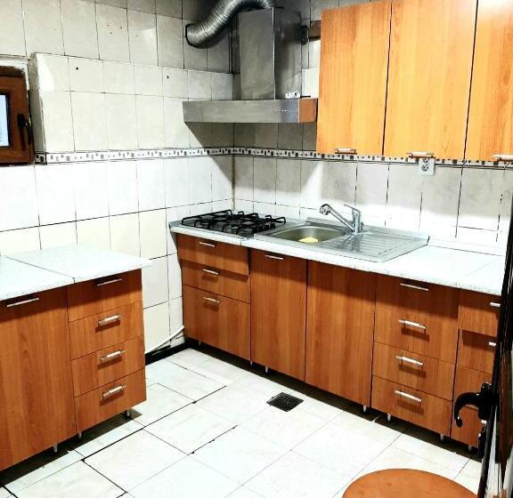 پانسیون Casa Luminita