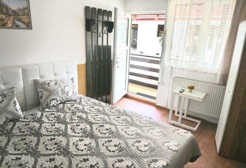 پانسیون Casa Luminita