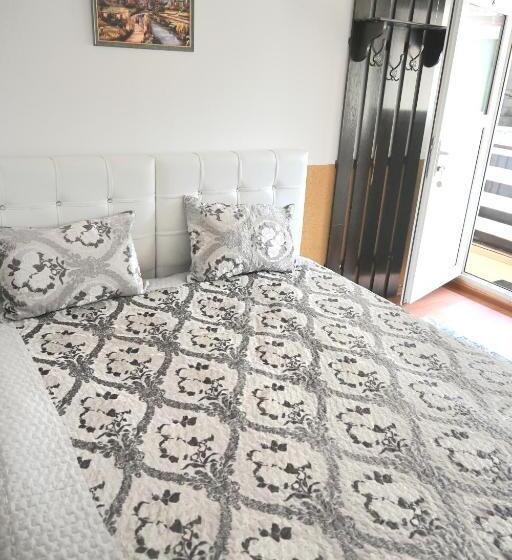 پانسیون Casa Luminita