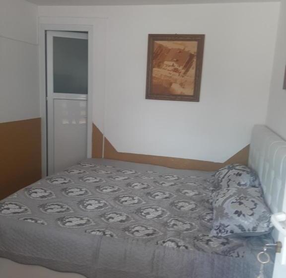 پانسیون Casa Luminita