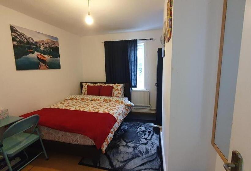 פנסיון Merciful King Room, In Zone 2 3