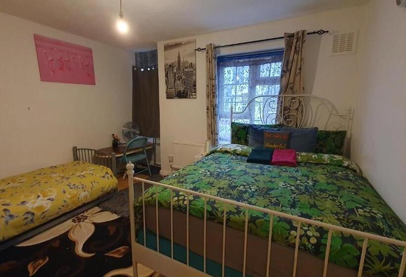 פנסיון Merciful King Room, In Zone 2 3