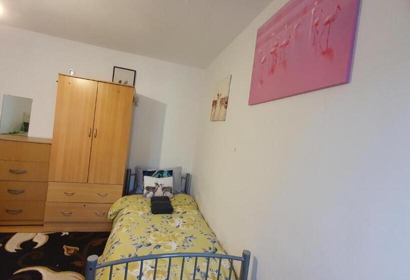 פנסיון Merciful King Room, In Zone 2 3