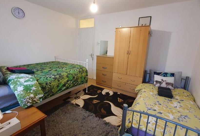 פנסיון Merciful King Room, In Zone 2 3