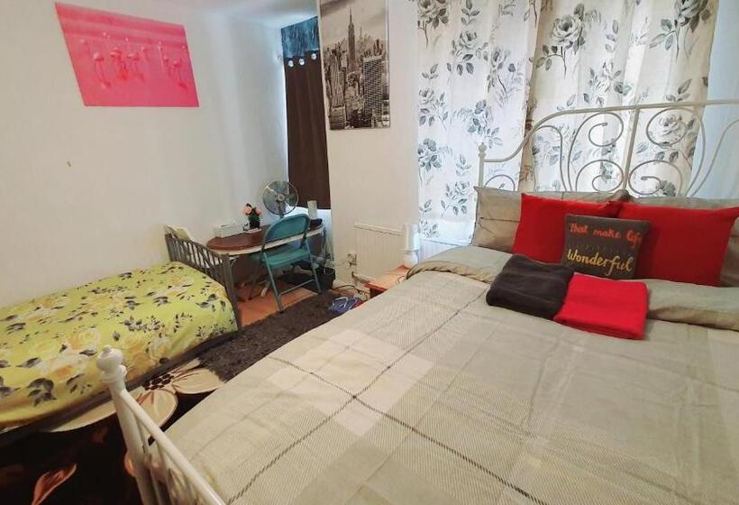 פנסיון Merciful King Room, In Zone 2 3