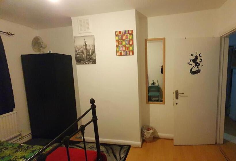 פנסיון Merciful King Room, In Zone 2 3