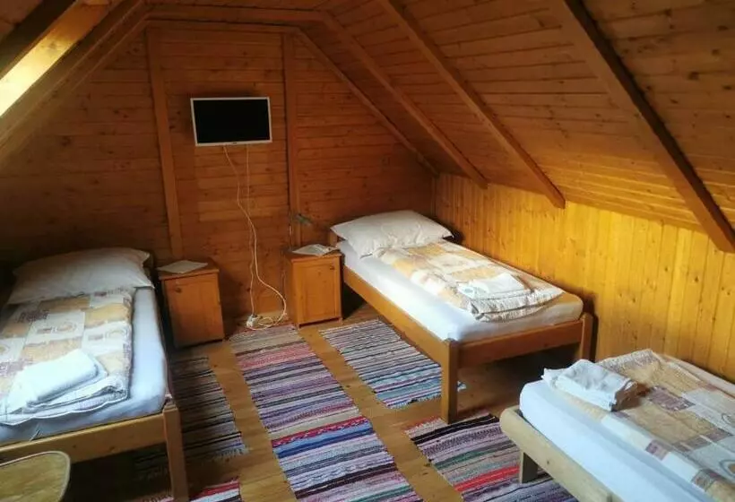 پانسیون Emília Vendégház