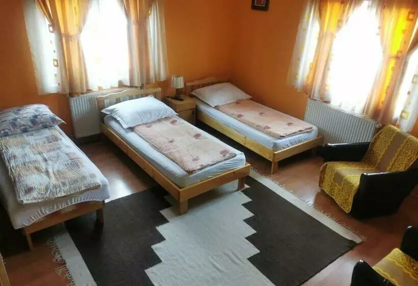 پانسیون Emília Vendégház