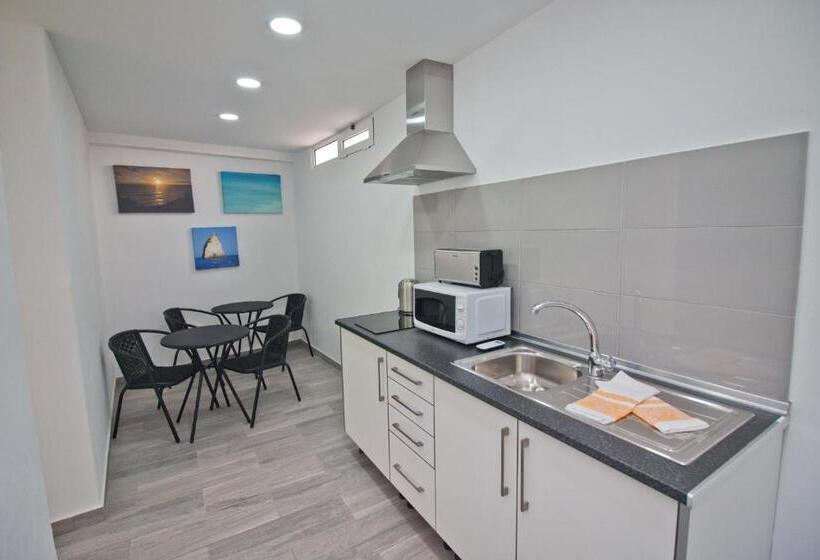 بنسيون New Village Guest House