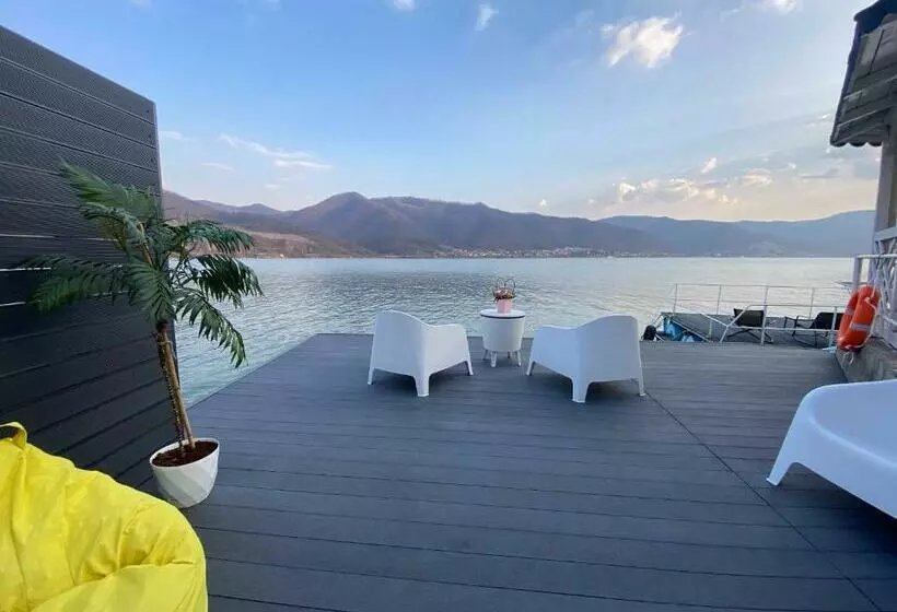 Majatalo Noah River House