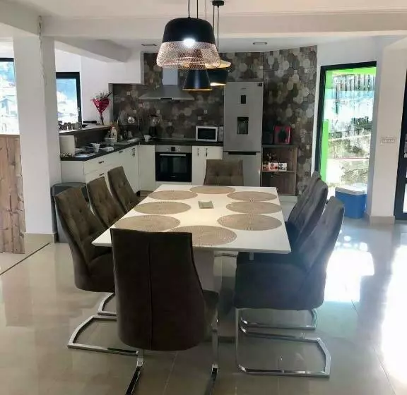 Majatalo Noah River House